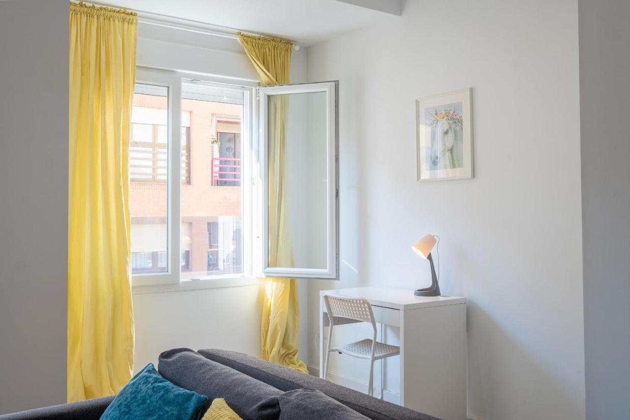 Modern, Stylish With Balcony Appartement *